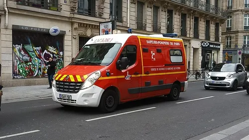 Paris : manifestation des pompiers pour une « hausse des salaires »...